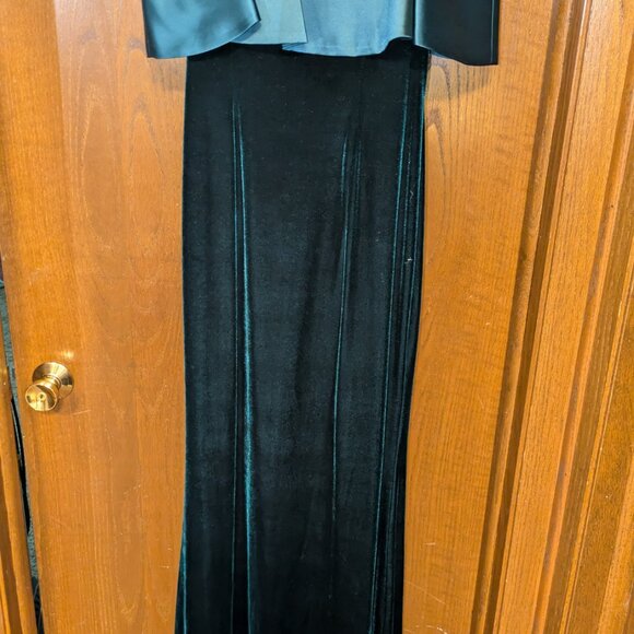 Vince Camuto Off-the-Shoulder Velvet & Satin Gown - Picture 3 of 3